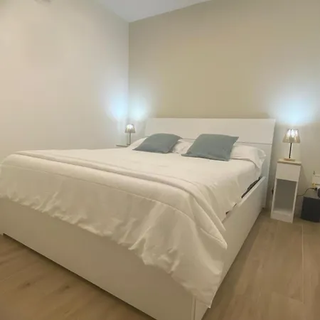 Amare House Барі